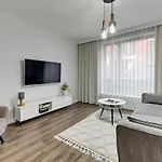 Aparthotel Scala Center & Parking By Downtown 4*