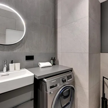 Aparthotel Scala Center & Parking By Downtown 4*